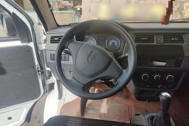 Used Jinbei Hiace X30 2023 1.5L Super-Comfortable Passenger Van 5/6/7-Seater Non-Air-Conditioned Version Model SWC15M Steering Wheel