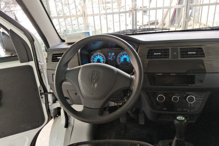 Used Jinbei Hiace X30 2023 1.5L Super-Comfortable Passenger Van 5/6/7-Seater Non-Air-Conditioned Version Model SWC15M Steering Wheel