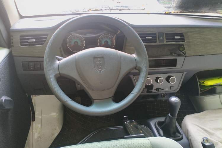 Used Jinbei Hiace X30 2023 1.5L Super-Comfortable Passenger Van 5/6/7-Seater Non-Air-Conditioned Version Model SWC15M Steering Wheel