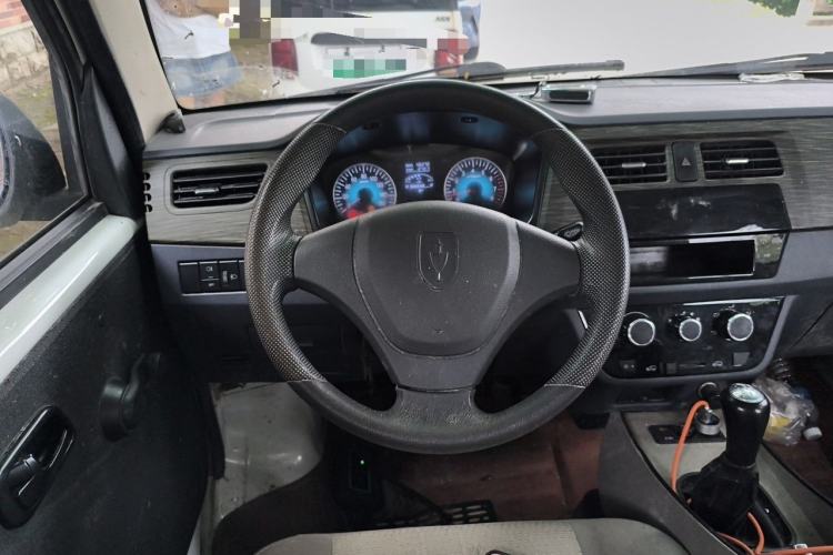 Used Jinbei Hiace X30 2023 1.5L Super-Comfortable Passenger Van 5/6/7-Seater Non-Air-Conditioned Version Model SWC15M Steering Wheel