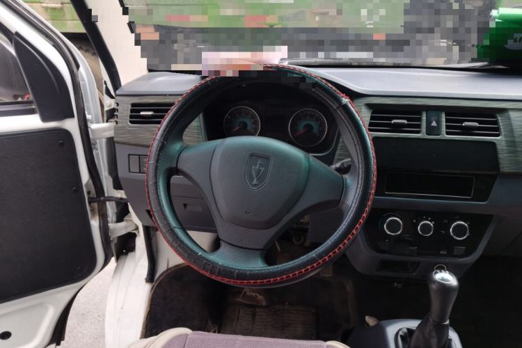 Used Jinbei Hiace X30 2023 1.5L Super-Comfortable Passenger Van 5/6/7-Seater Non-Air-Conditioned Version Model SWC15M Steering Wheel