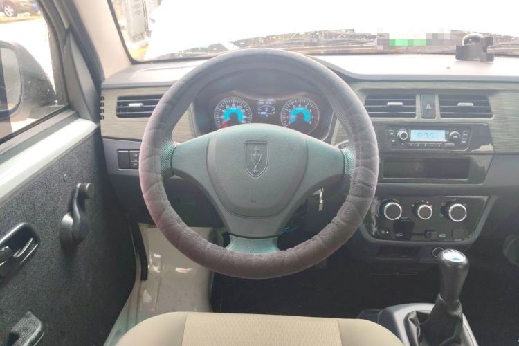 Used Jinbei Hiace X30 2023 1.5L Super-Comfortable Passenger Van 5/6/7-Seater Non-Air-Conditioned Version Model SWC15M Steering Wheel