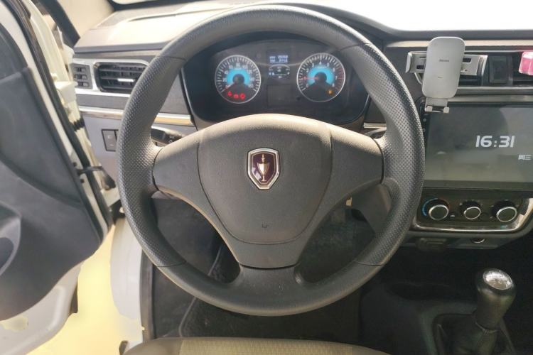 Used Jinbei Hiace X30 2023 1.5L Wealthy-Style Passenger Van 5/6/7-Seater Non-Air-Conditioned Version SWC15M Steering Wheel