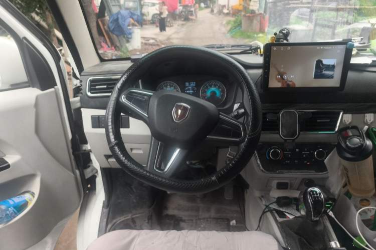 Used Jinbei Hiace X30 2023 1.5L Wealthy-Style Passenger Van 5/6/7-Seater Non-Air-Conditioned Version SWC15M Steering Wheel