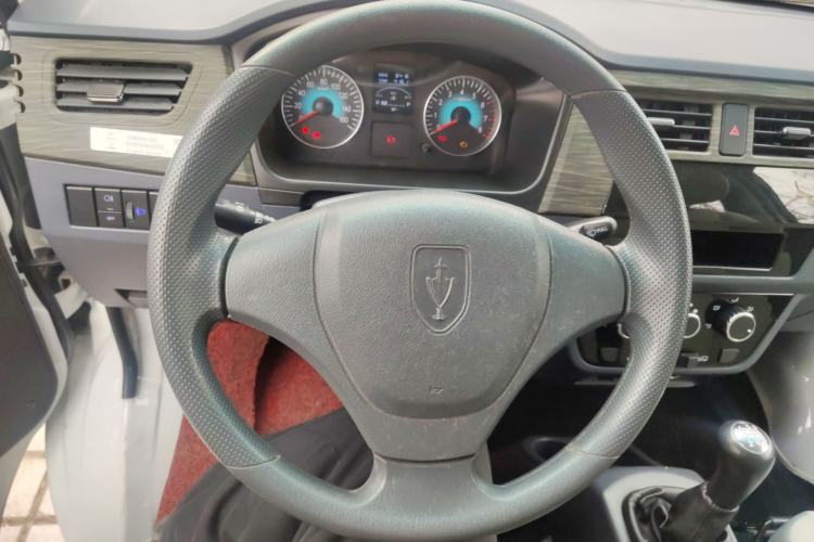 Used Jinbei Hiace X30 2023 1.5L Super-Comfortable Passenger Van 5/6/7-Seater Non-Air-Conditioned Version Model SWC15M Steering Wheel