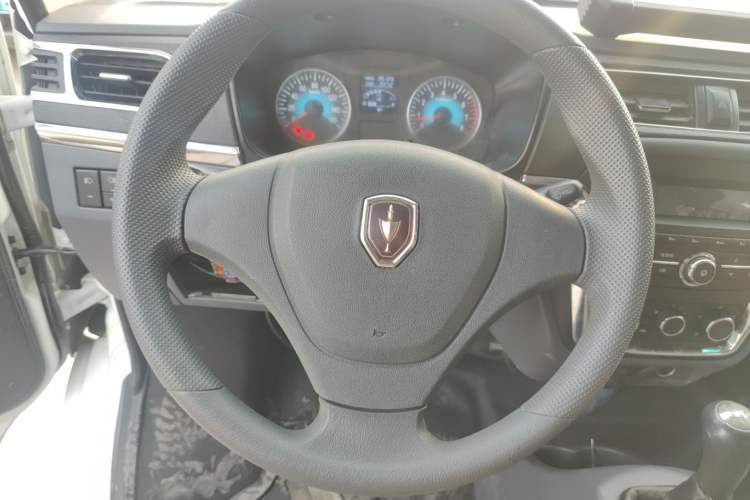 Used Jinbei Hiace X30 2023 1.5L Wealthy-Style Passenger Van 5/6/7-Seater Non-Air-Conditioned Version SWC15M Steering Wheel