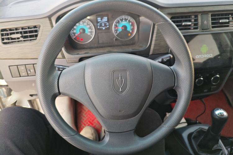 Used Jinbei Hiace X30 2023 1.5L Super-Comfortable Passenger Van 5/6/7-Seater Non-Air-Conditioned Version Model SWC15M Steering Wheel