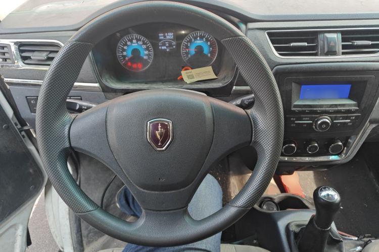 Used Jinbei Hiace X30 2023 1.5L Wealthy-Style Passenger Van 5/6/7-Seater Non-Air-Conditioned Version SWC15M Steering Wheel