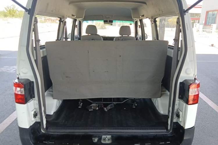 Used Jinbei Hiace X30 2023 1.5L Super-Comfortable Passenger Van 5/6/7-Seater Non-Air-Conditioned Version Model SWC15M Trunk