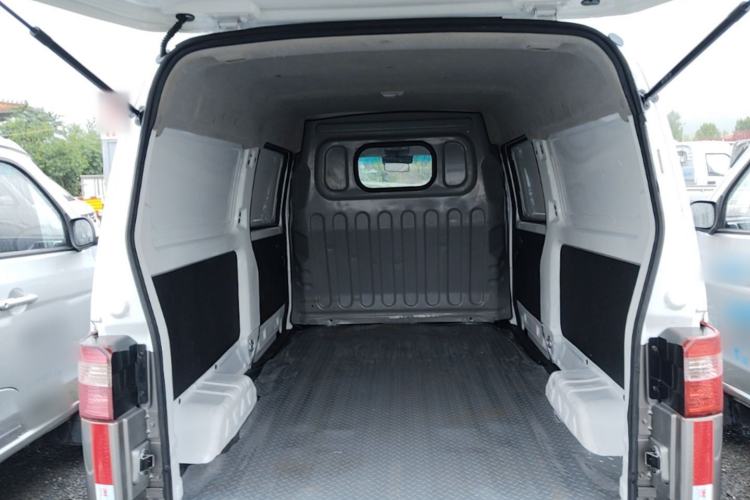 Used Jinbei Hiace X30 2023 1.5L Wealthy Van 2/5-Seater Non-Air-Conditioned Version SWC15M Trunk