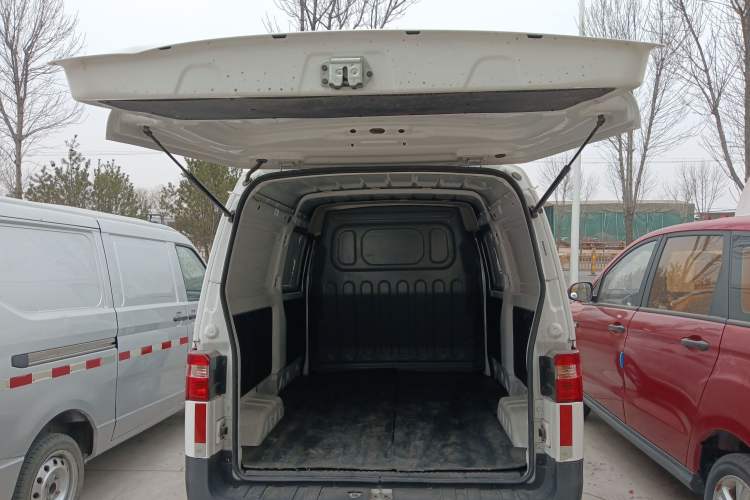 Used Jinbei Hiace X30 2023 1.5L Super-Enjoyment Van 2/5 Seats Non-Air-Conditioned Version SWC15M Trunk