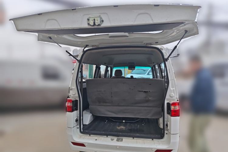 Used Jinbei Hiace X30 2023 1.5L Super-Comfortable Passenger Van 5/6/7-Seater Non-Air-Conditioned Version Model SWC15M Trunk