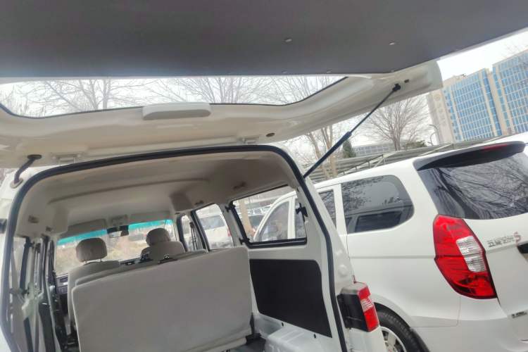 Used Jinbei Hiace X30 2023 1.5L Super-Comfortable Passenger Van 5/6/7-Seater Non-Air-Conditioned Version Model SWC15M Trunk