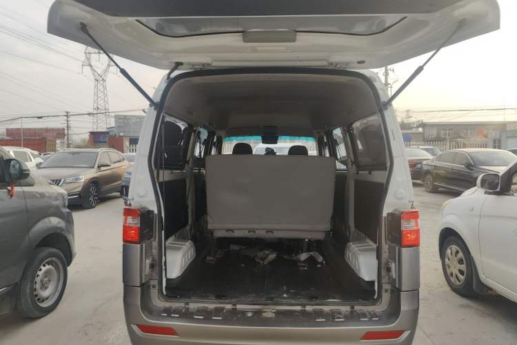Used Jinbei Hiace X30 2023 1.5L Wealthy-Style Passenger Van 5/6/7-Seater Non-Air-Conditioned Version SWC15M Trunk