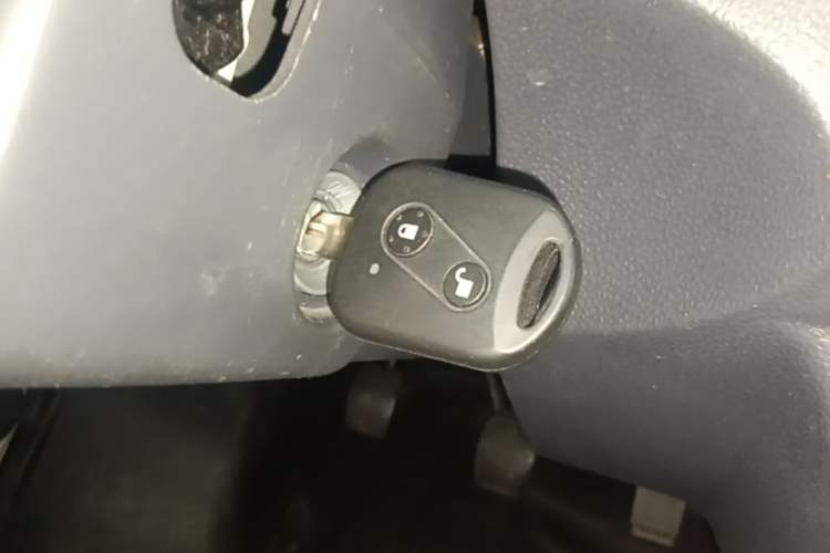 Used Jinbei Hiace X30 2023 1.5L Wealthy Van 2/5-Seater Non-Air-Conditioned Version SWC15M Vehicle Key
