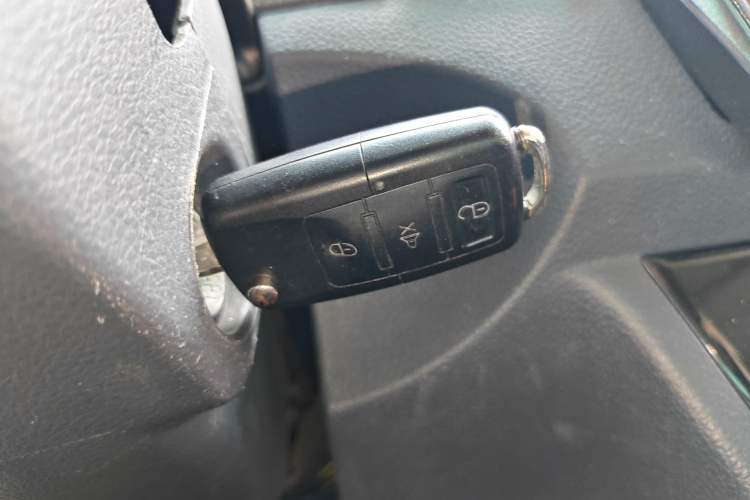 Used Jinbei Hiace X30 2023 1.5L Super-Enjoyment Van 2/5 Seats Non-Air-Conditioned Version SWC15M Vehicle Key