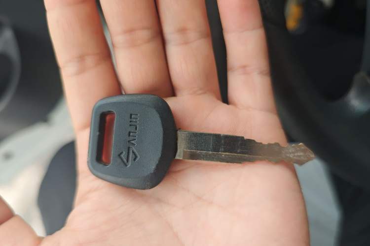 Used Jinbei Hiace X30 2023 1.5L Business-Style Passenger Van 5/6/7-Seater Non-Air-Conditioned Version SWC15M Vehicle Key