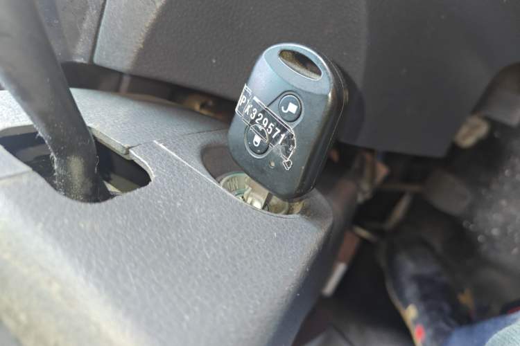 Used Jinbei Hiace X30 2023 1.5L Wealthy-Style Passenger Van 5/6/7-Seater Non-Air-Conditioned Version SWC15M Vehicle Key