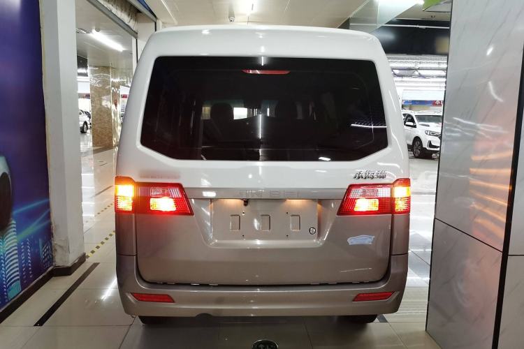 Used Jinbei Hiace X30 2024 1.5L Wealthy-Style Passenger Van 5/6/7 Seater Exterior 4