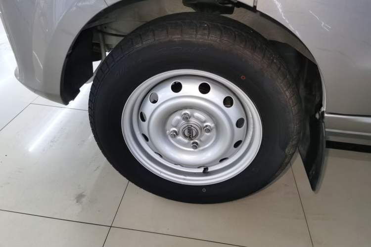 Used Jinbei Hiace X30 2024 1.5L Wealthy-Style Passenger Van 5/6/7 Seater Exterior 7