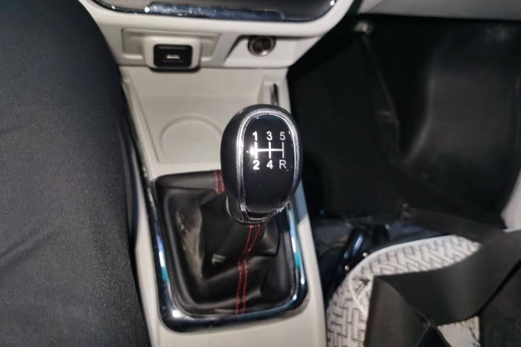 Used Jinbei Hiace X30 2024 1.5L Wealthy-Style Passenger Van 5/6/7 Seater Gear Lever