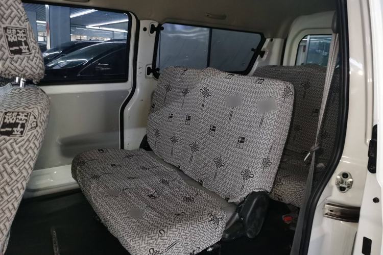 Used Jinbei Hiace X30 2024 1.5L Wealthy-Style Passenger Van 5/6/7 Seater Interior 4