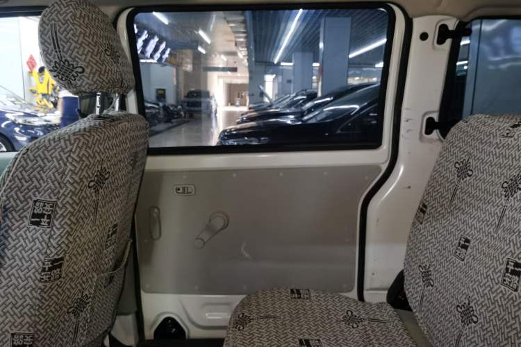 Used Jinbei Hiace X30 2024 1.5L Wealthy-Style Passenger Van 5/6/7 Seater Interior 6