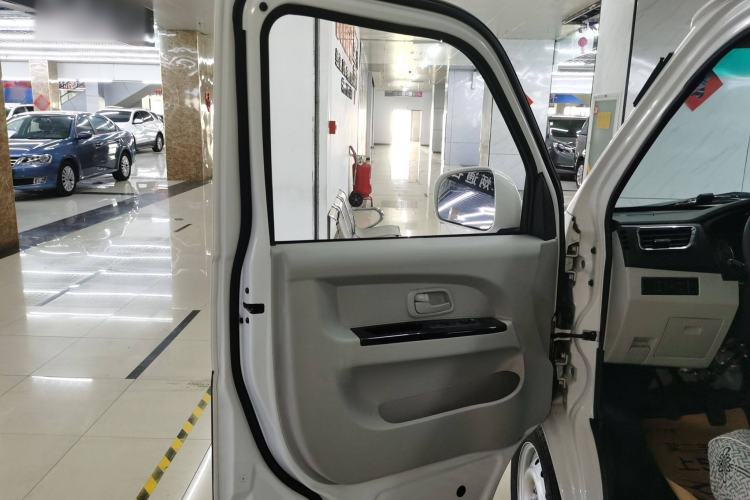 Used Jinbei Hiace X30 2024 1.5L Wealthy-Style Passenger Van 5/6/7 Seater Interior 7