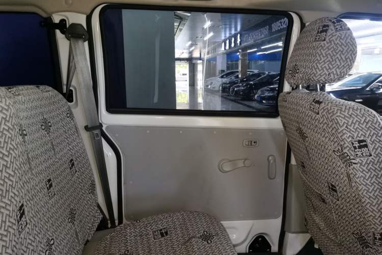 Used Jinbei Hiace X30 2024 1.5L Wealthy-Style Passenger Van 5/6/7 Seater Interior 8