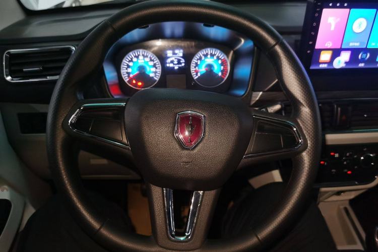 Used Jinbei Hiace X30 2024 1.5L Wealthy-Style Passenger Van 5/6/7 Seater Steering Wheel