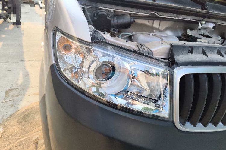 Used Jinbei Hiace X30 2024 1.5L Champion Edition Passenger Vehicle 5/6/7 Seats Right Front Headlight