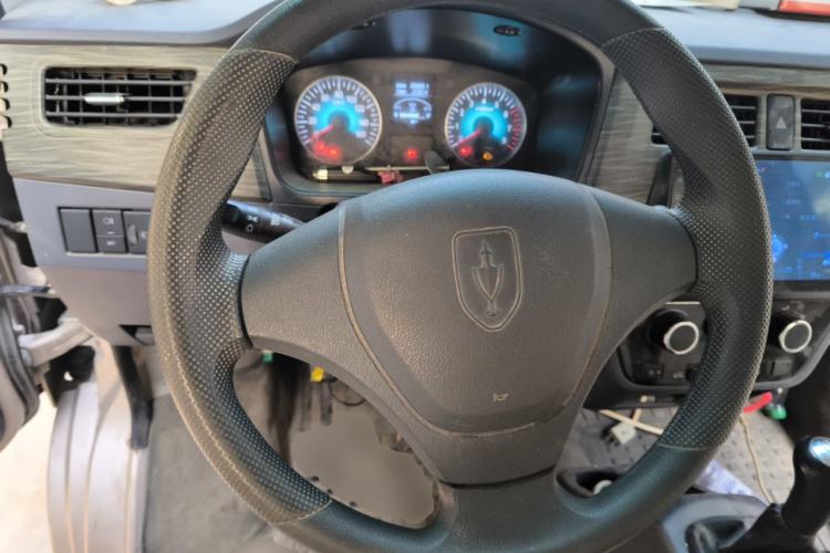 Used Jinbei Hiace X30 2024 1.5L Champion Edition Passenger Vehicle 5/6/7 Seats Steering Wheel