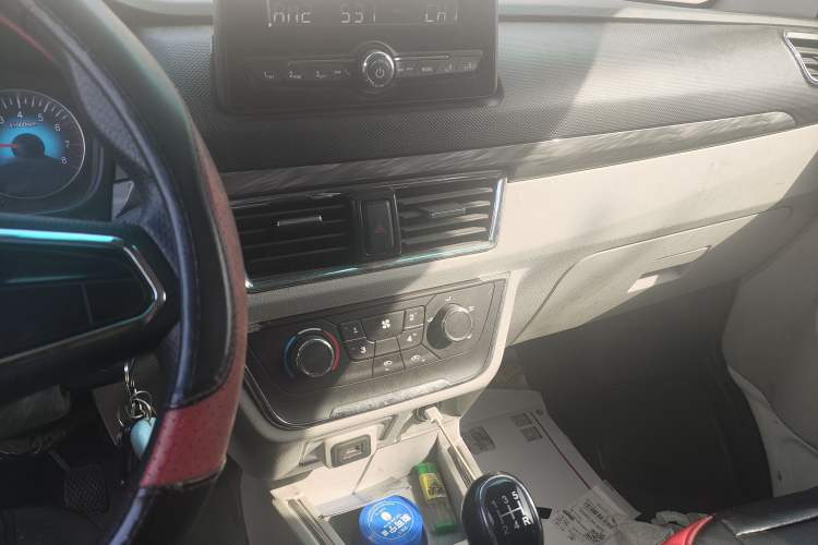Used Jinbei Hiace X30 2024 1.5L Wealthy Van Model 2/5 Seats Audio And AC Panel