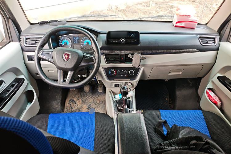 Used Jinbei Hiace X30 2024 1.5L Wealthy-Style Passenger Van 5/6/7 Seater Center Console