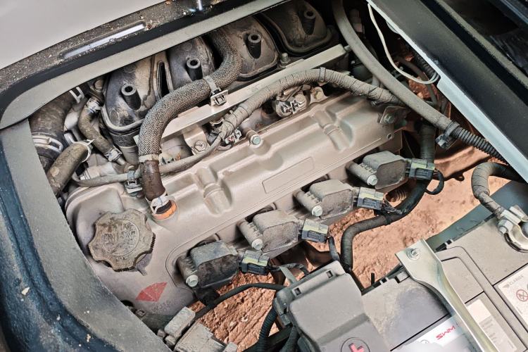 Used Jinbei Hiace X30 2024 1.5L Wealthy-Style Passenger Van 5/6/7 Seater Engine Bay