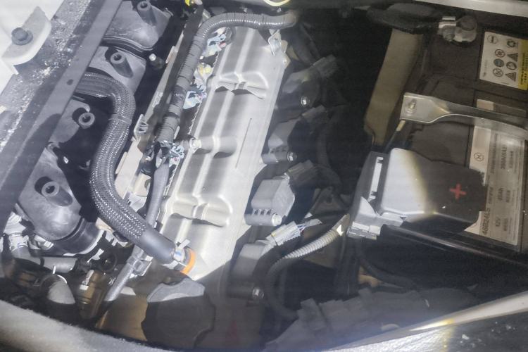 Used Jinbei Hiace X30 2024 1.5L Wealthy-Style Passenger Van 5/6/7 Seater Engine Bay Right