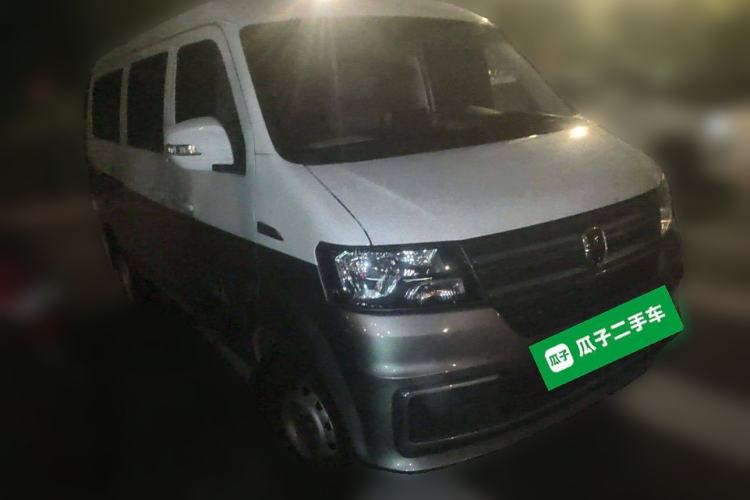 Used Jinbei Hiace X30 2024 1.5L Wealthy-Style Passenger Van 5/6/7 Seater Front Right 45 Deg