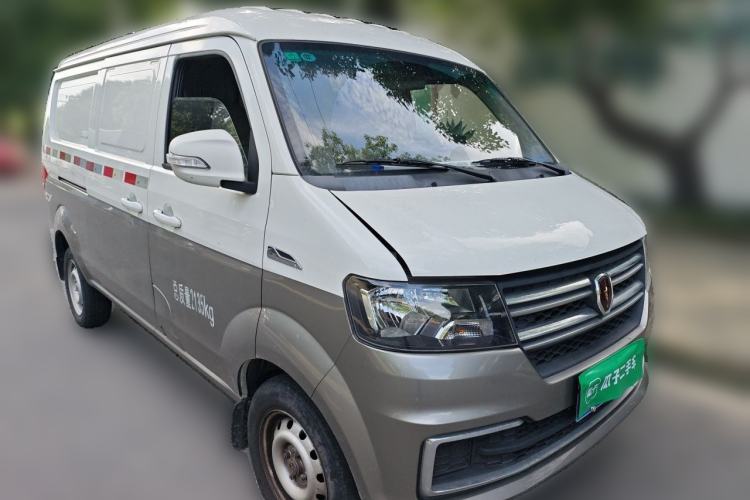Used Jinbei Hiace X30 2024 1.5L Wealthy Van Model 2/5 Seats with Front-Mounted Air Conditioning Front Right 45 Deg