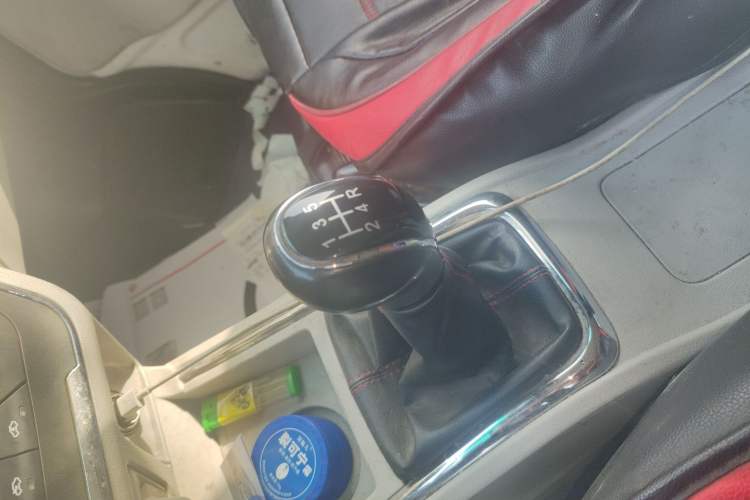 Used Jinbei Hiace X30 2024 1.5L Wealthy Van Model 2/5 Seats Gear Lever