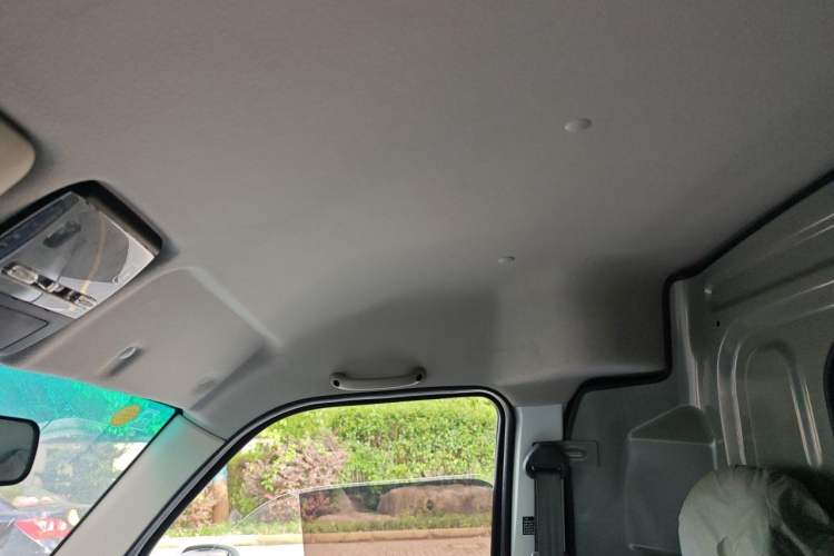 Used Jinbei Hiace X30 2024 1.5L Wealthy Van Model 2/5 Seats with Front-Mounted Air Conditioning Headliner
