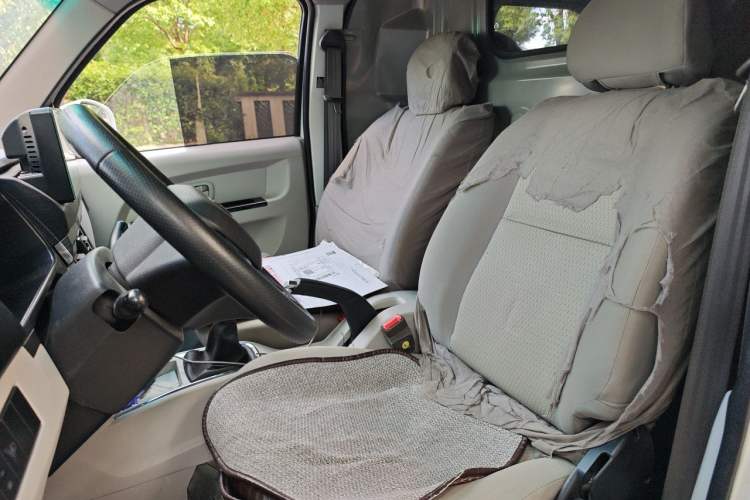Used Jinbei Hiace X30 2024 1.5L Wealthy Van Model 2/5 Seats with Front-Mounted Air Conditioning Left Front Seat