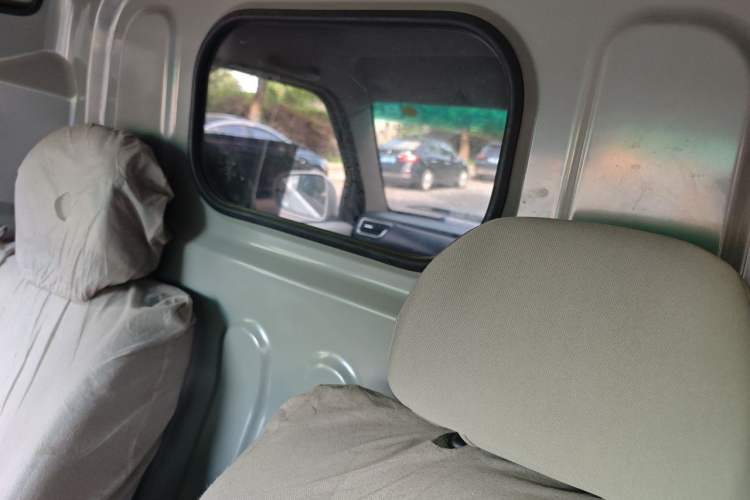 Used Jinbei Hiace X30 2024 1.5L Wealthy Van Model 2/5 Seats with Front-Mounted Air Conditioning Left Rear Seat