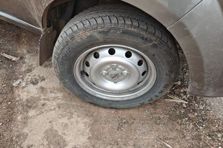 Used Jinbei Hiace X30 2024 1.5L Wealthy-Style Passenger Van 5/6/7 Seater Right Front Wheel Hub