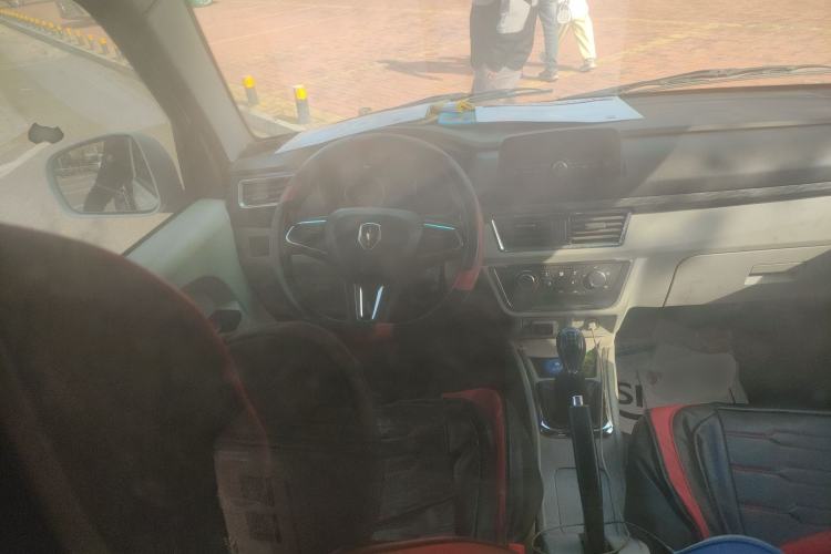 Used Jinbei Hiace X30 2024 1.5L Wealthy Van Model 2/5 Seats Steering Wheel