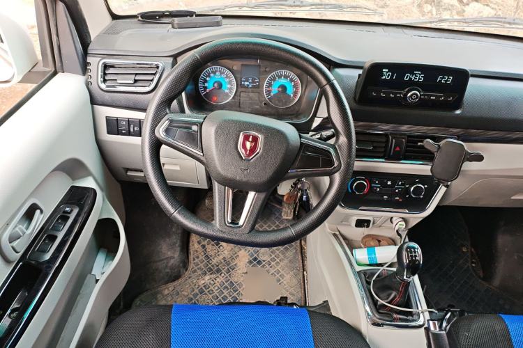 Used Jinbei Hiace X30 2024 1.5L Wealthy-Style Passenger Van 5/6/7 Seater Steering Wheel
