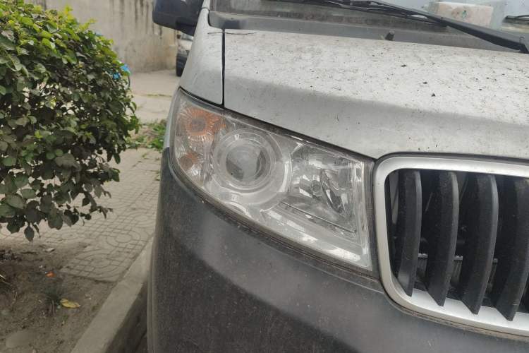 Used Jinbei Hiace X30 2024 1.5L Champion Edition Passenger Vehicle 5/6/7 Seats Right Front Headlight
