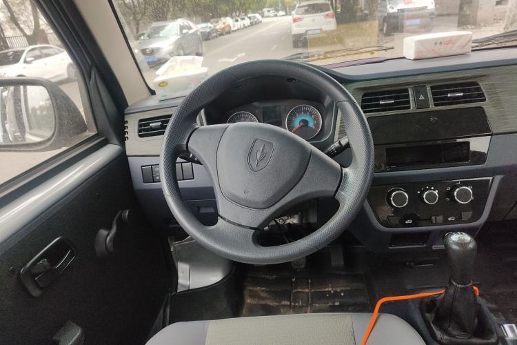 Used Jinbei Hiace X30 2024 1.5L Champion Edition Passenger Vehicle 5/6/7 Seats Steering Wheel