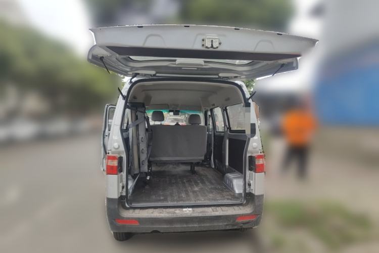 Used Jinbei Hiace X30 2024 1.5L Champion Edition Passenger Vehicle 5/6/7 Seats Trunk
