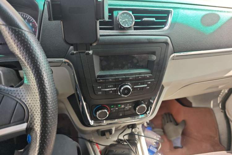 Used Jinbei Hiace X30 2024 1.5L Champion Van 2/5 Seats Audio And AC Panel