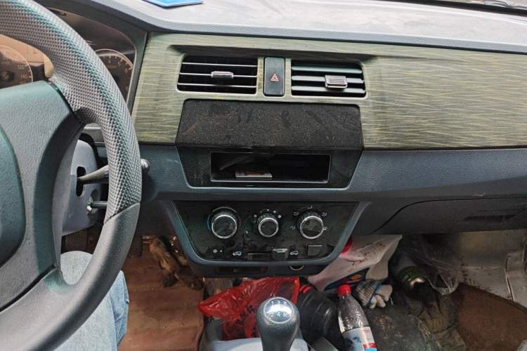 Used Jinbei Hiace X30 2024 1.5L Champion Van 2/5 Seats Audio And AC Panel